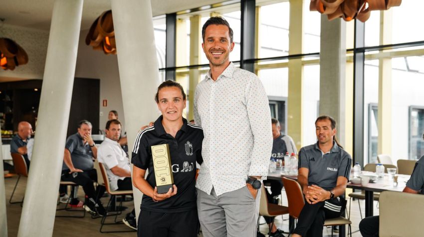 插图4–达维娜·菲尔詹斯以红焰的身份退休–比利时球队中文站