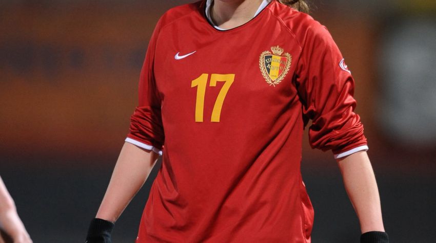 插图2–达维娜·菲尔詹斯以红焰的身份退休–比利时球队中文站