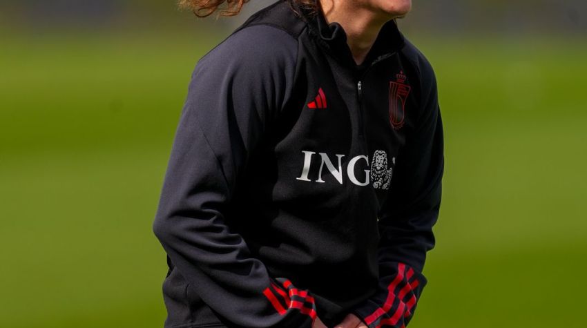 插图3–达维娜·菲尔詹斯以红焰的身份退休–比利时球队中文站