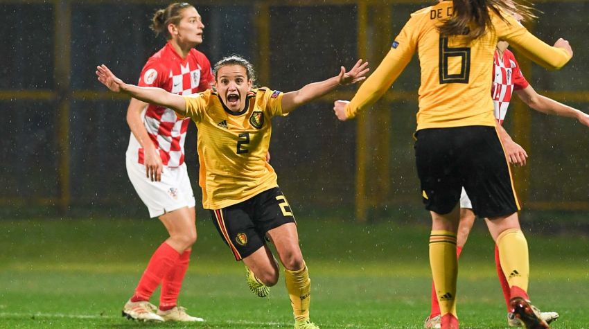 插图1–达维娜·菲尔詹斯以红焰的身份退休–比利时球队中文站